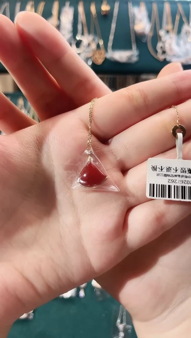 18K金镶嵌颈饰玛瑙/玉髓18K金镶嵌 K玫裙子