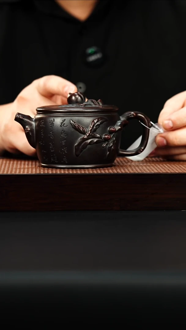 茶壶紫砂宜兴紫砂 寿桃汉瓦 240cc 铁血红砂 郝闻婷h015