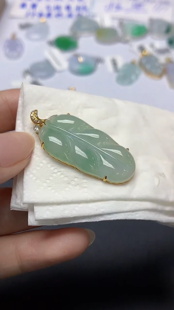 翡翠18K金镶嵌颈饰天然缅甸a货翡翠