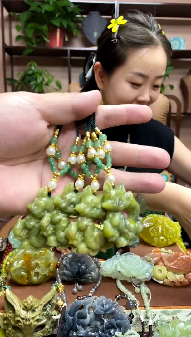 未镶嵌岫玉吊坠多样性发货发其中之一