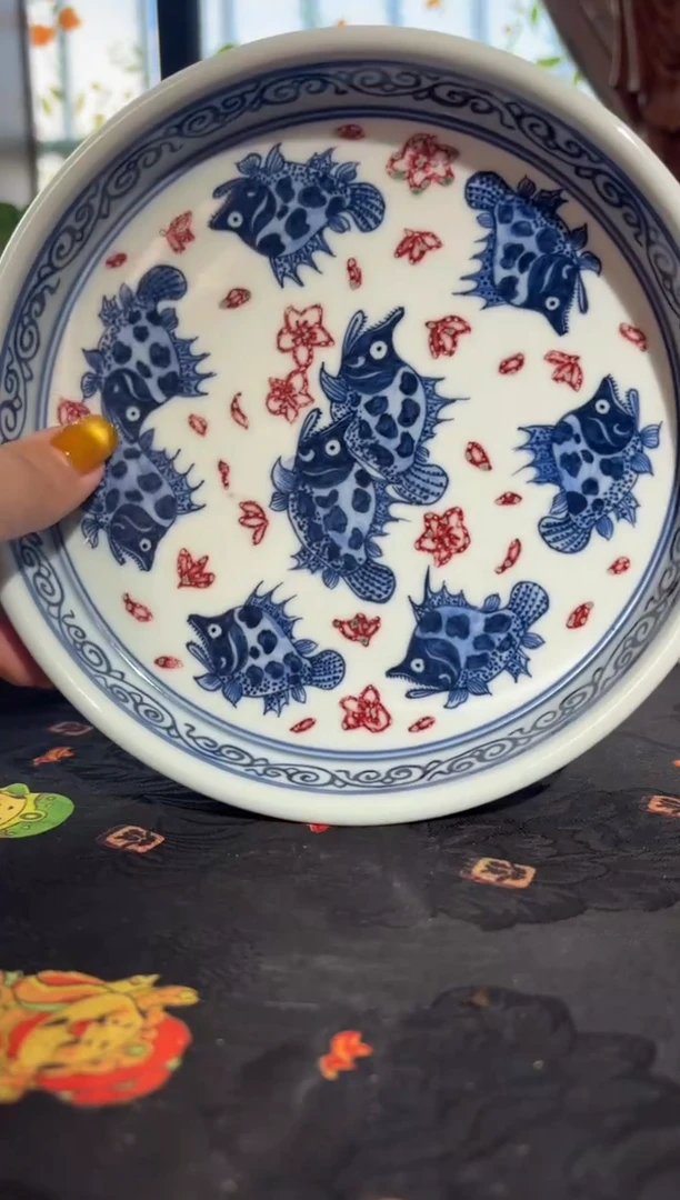 瓷青花手绘桃花鳜鱼