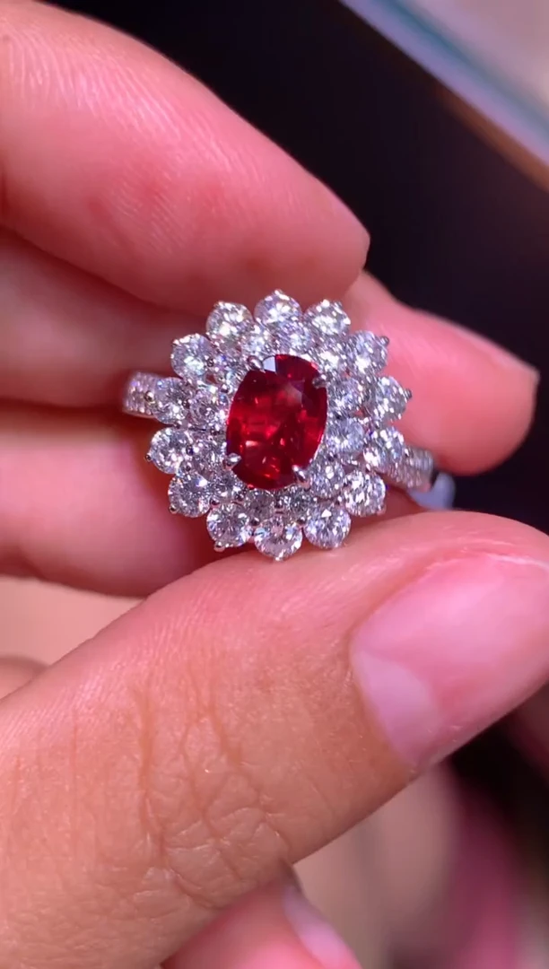 18K金镶嵌戒指红宝石1.02CT