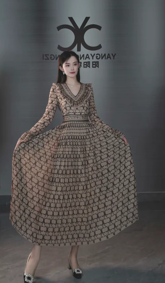 105388莫奈花园复古港风设计感连衣裙秋季V领压褶气质女人味长裙