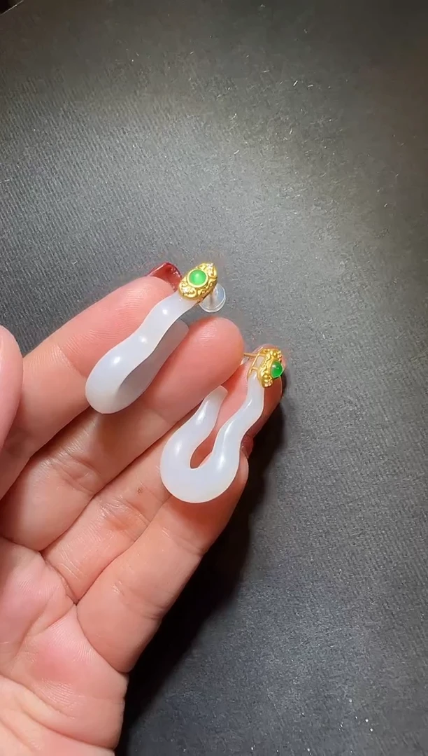 18K金镶嵌和田玉耳饰和田葫芦耳钉