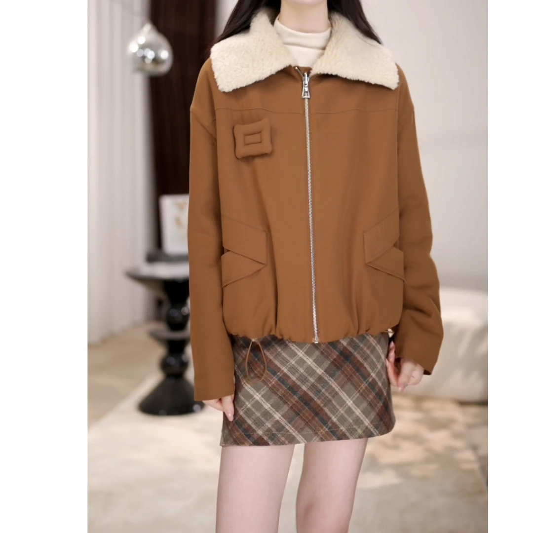 2025年秋冬新款设计师气质短款复合皮毛一体女士时尚两面可穿外套