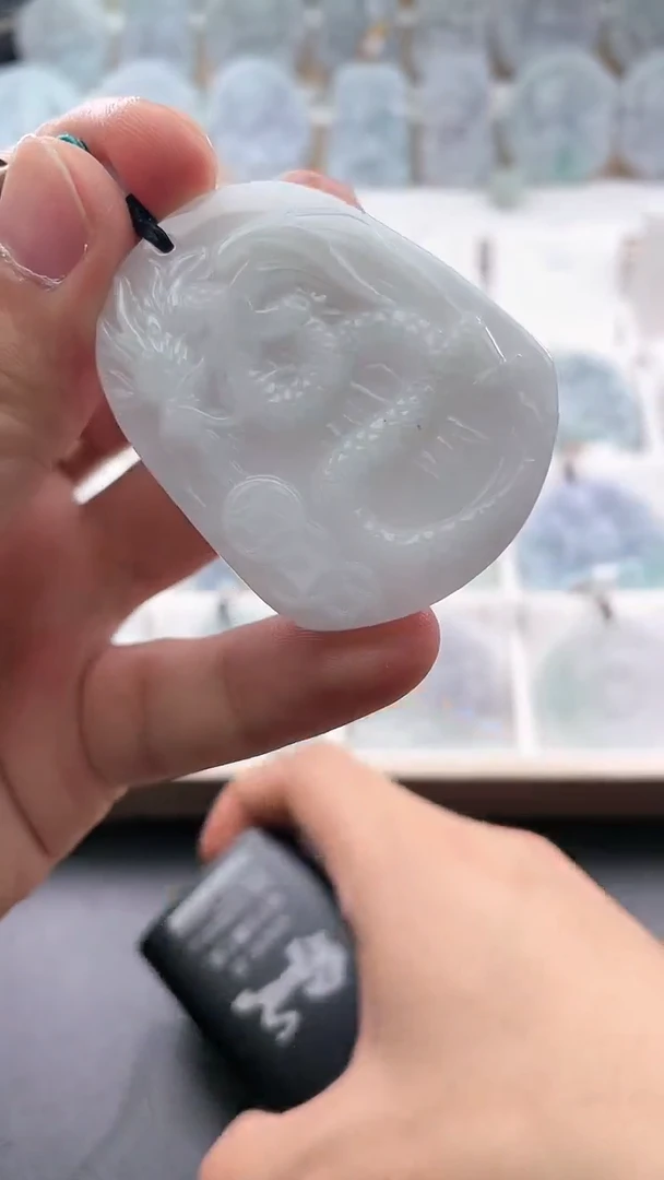 翡翠未镶嵌颈饰..../6/12/ 186