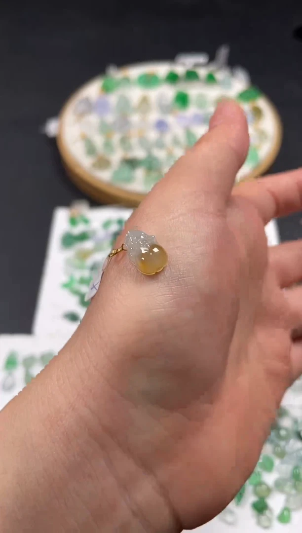 吊坠(不含链)18K金镶嵌翡翠一个JK673