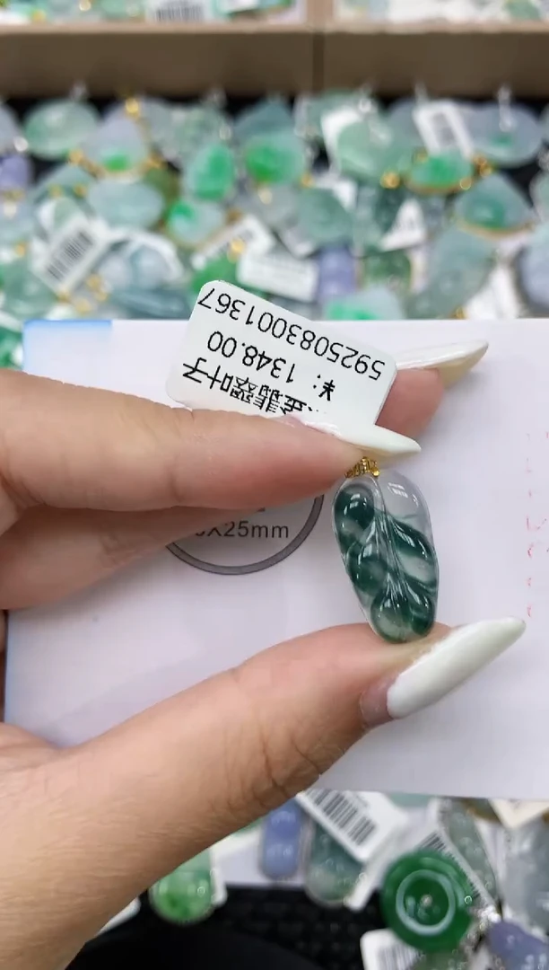 颈饰18K金镶嵌翡翠11111111111