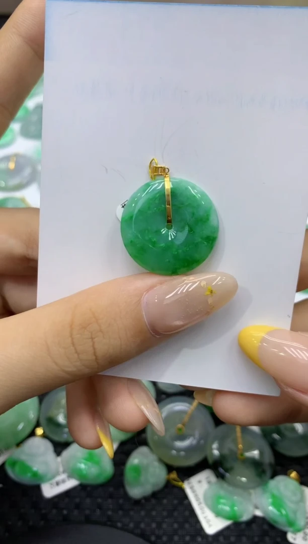 颈饰18K金镶嵌翡翠天然缅甸翡翠A货