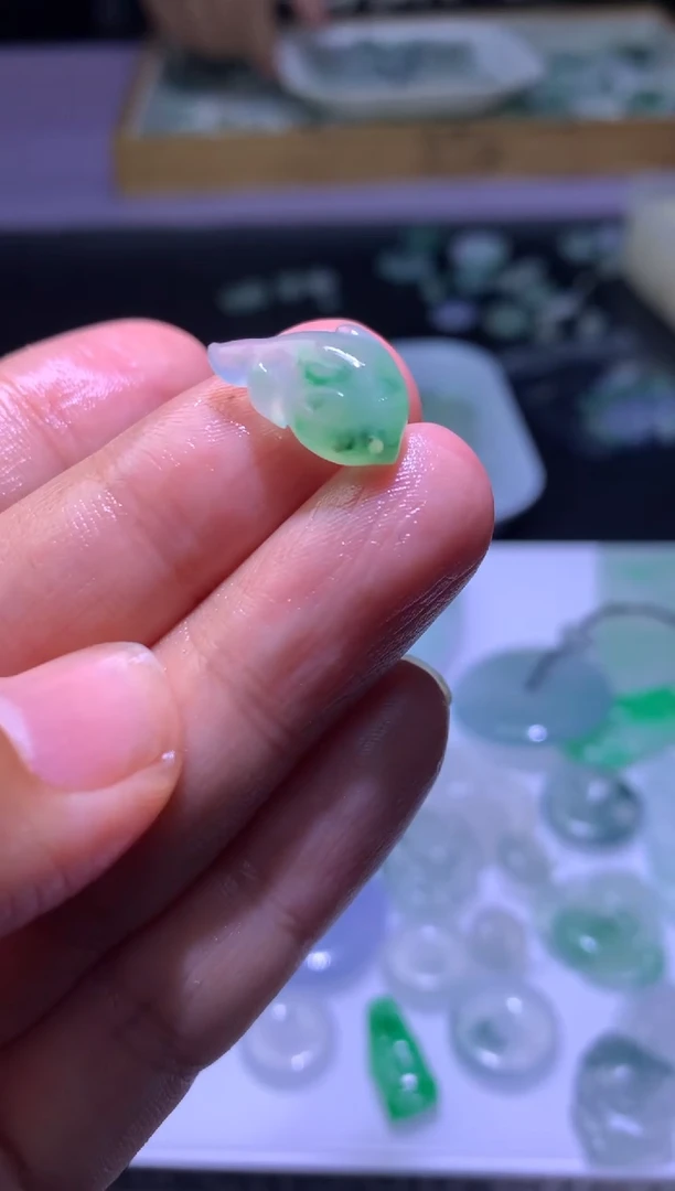 未镶嵌定制翡翠毛货