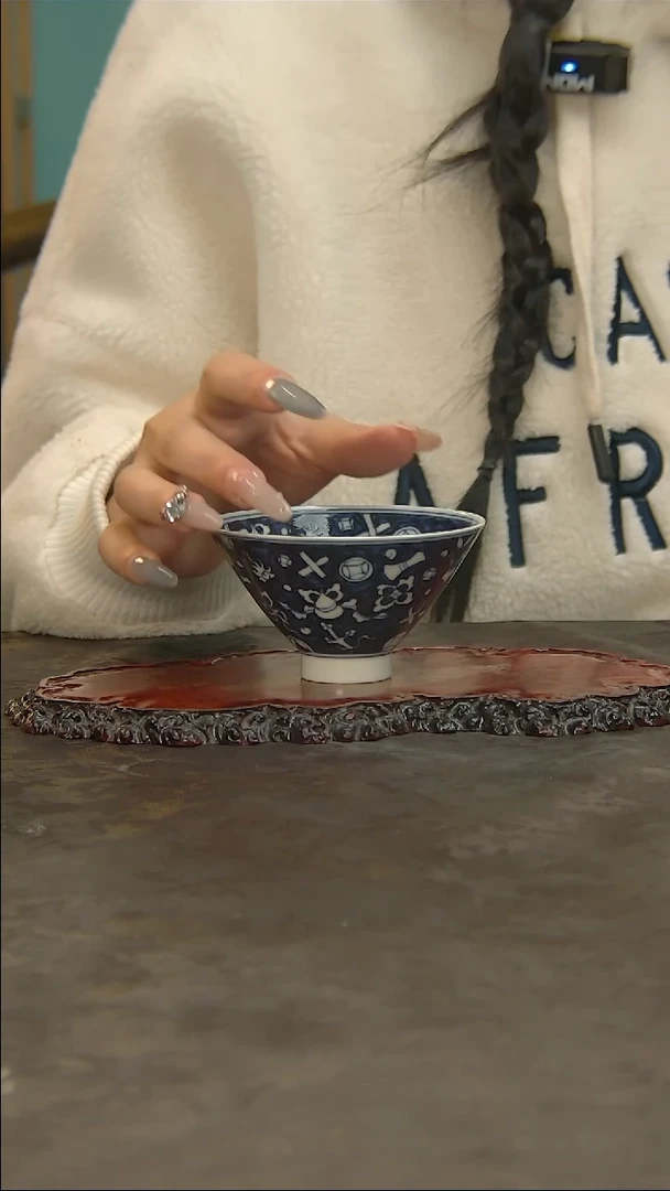 【闪购商品】青花手绘杂宝纹主人杯