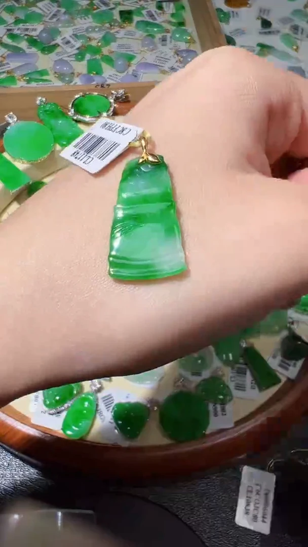 【闪购商品】翡翠颈饰18K金镶嵌我