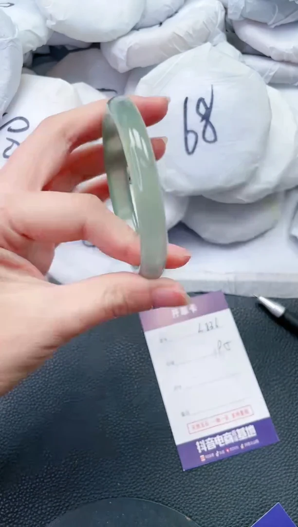 【闪购商品】石英质玉手镯未镶嵌L836