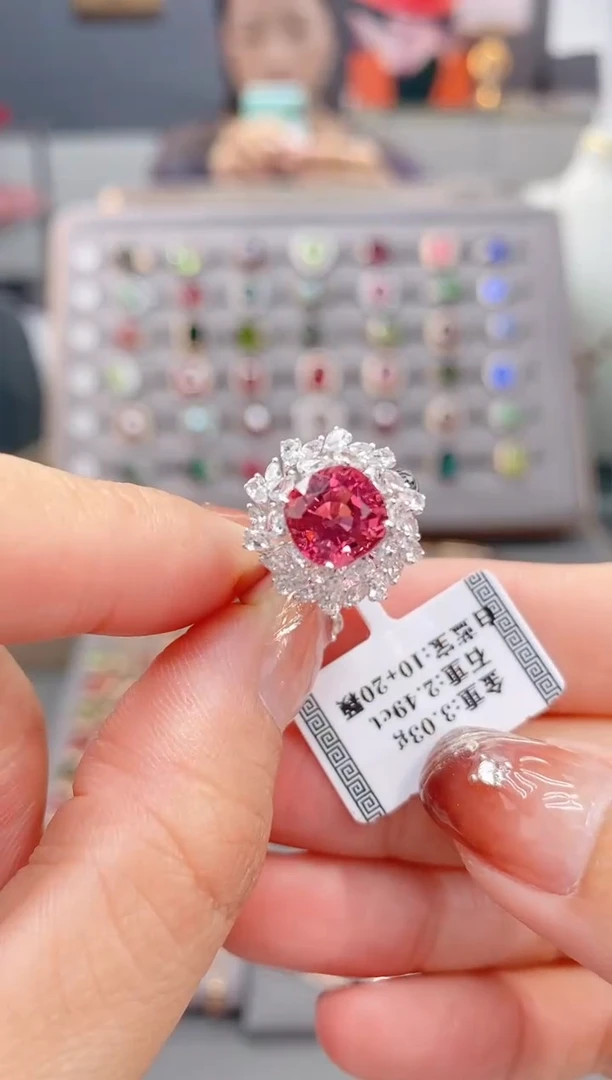 18K金镶嵌戒指碧玺2.49