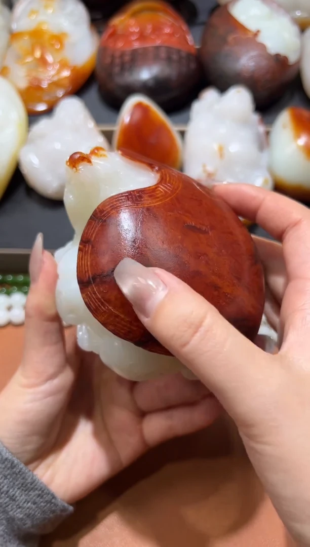 未镶嵌和田玉（糖玉）摆件人**姐和田玉