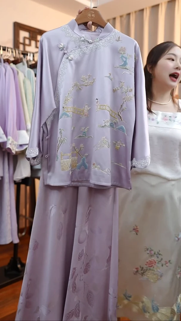 刺绣非遗真丝服饰一物一件