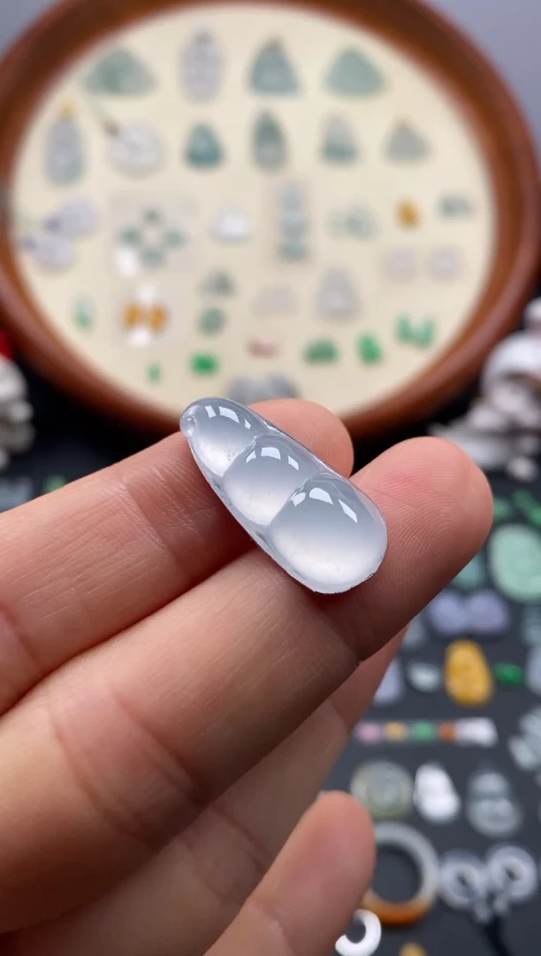 颈饰未镶嵌翡翠高冰豆子/芬