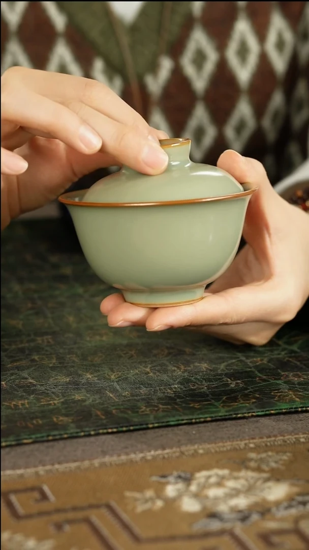 善窑厂汝窑粉青盖碗