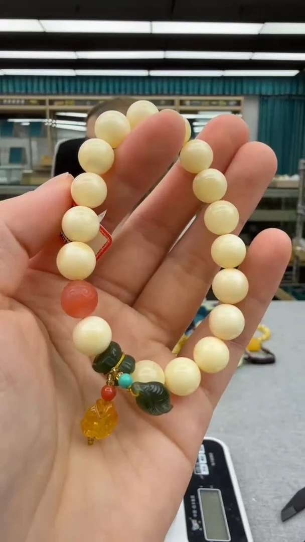 未镶嵌琥珀手链227秒拍号