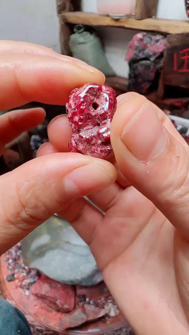 天然辰砂狗头砂吊坠45