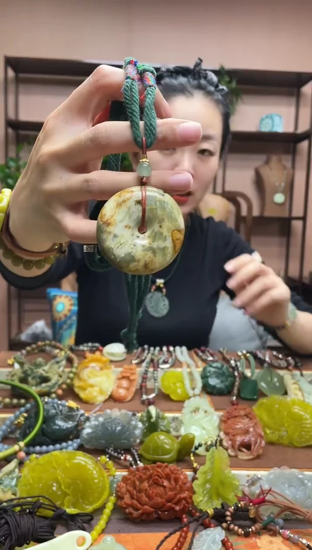 未镶嵌岫玉吊坠·