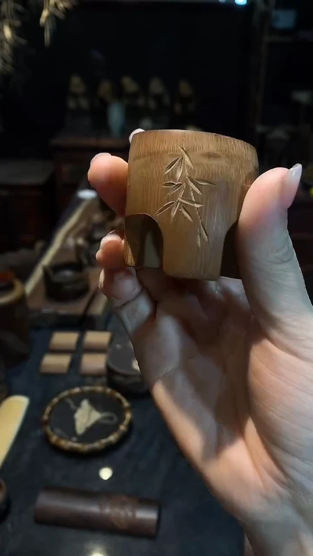 三足鼎刻竹盖置.....