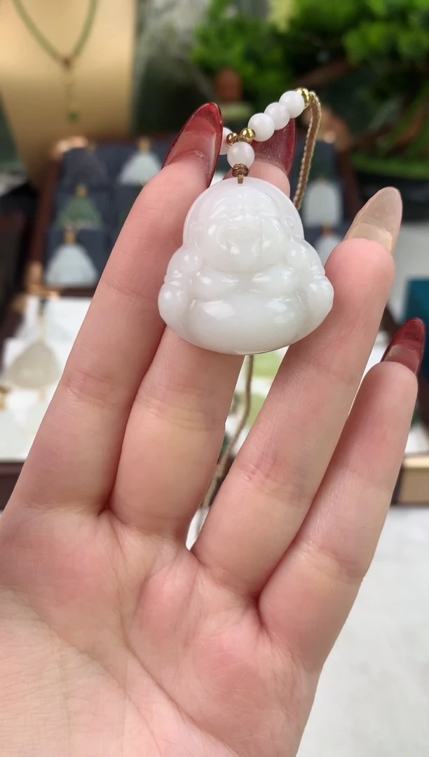 颈饰未镶嵌和田玉吊坠