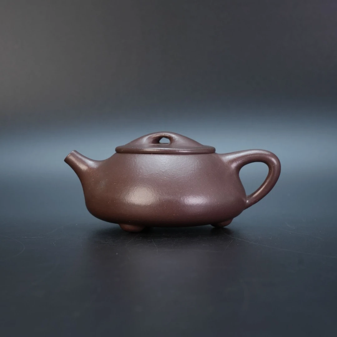 lot22581 1573 徐慧 紫砂底槽清《石瓢》壶 210cc