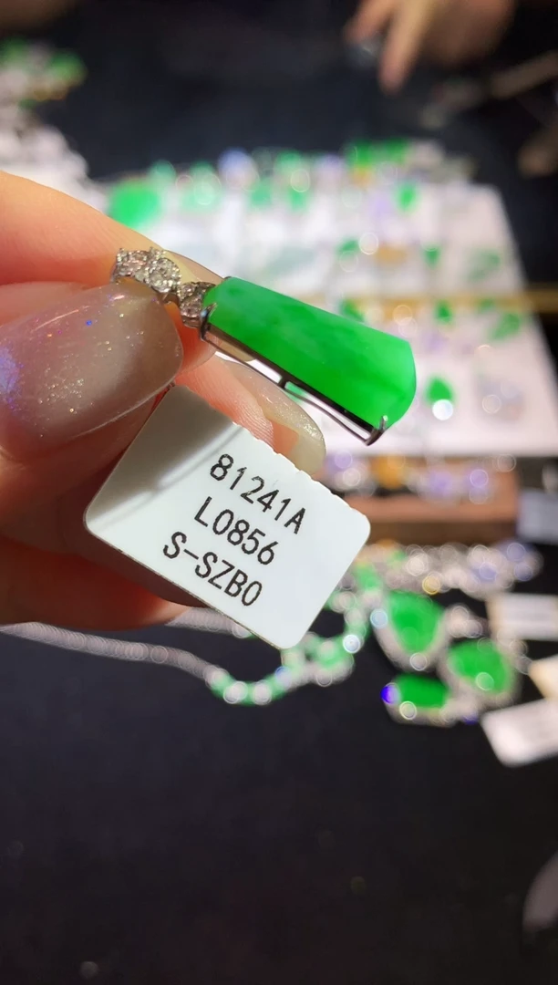 翡翠18K金镶嵌吊坠(不含链)L0856多样性发其一