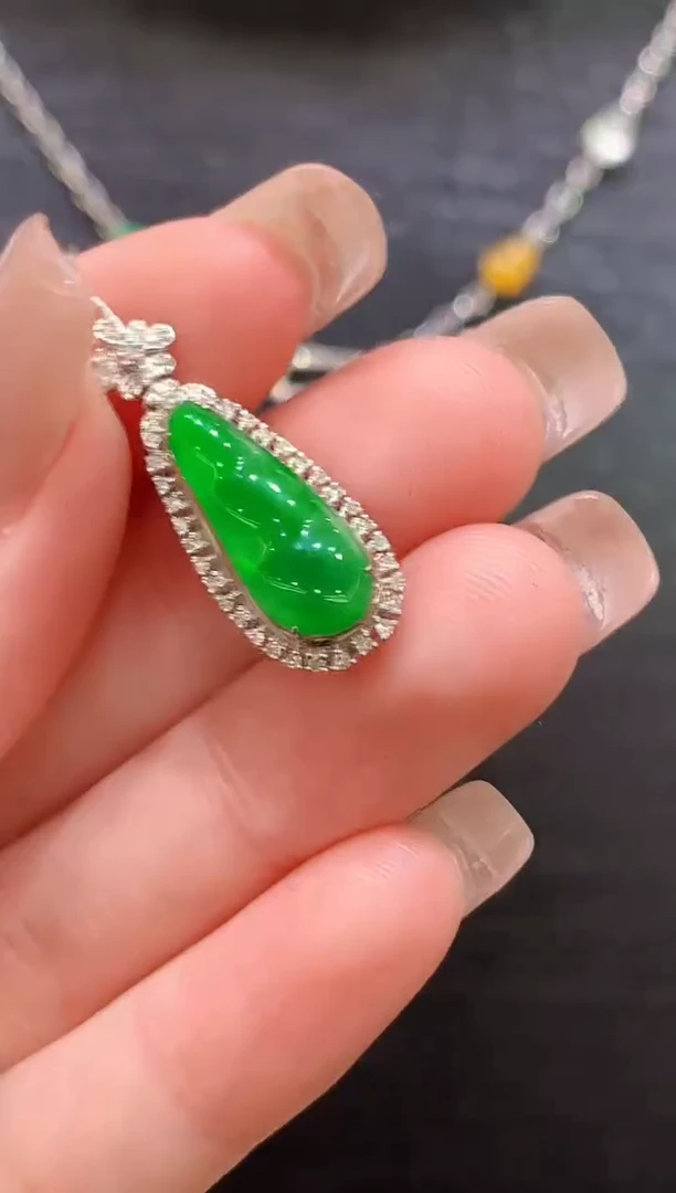 吊坠(不含链)18K金镶嵌翡翠L1494多样性发其一