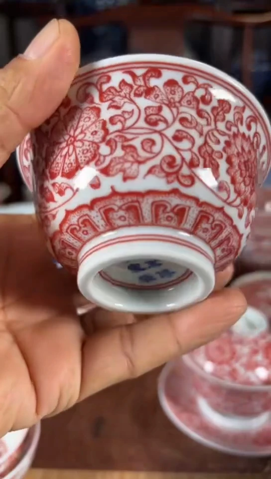 柴窑釉里红缠枝莲杯杯