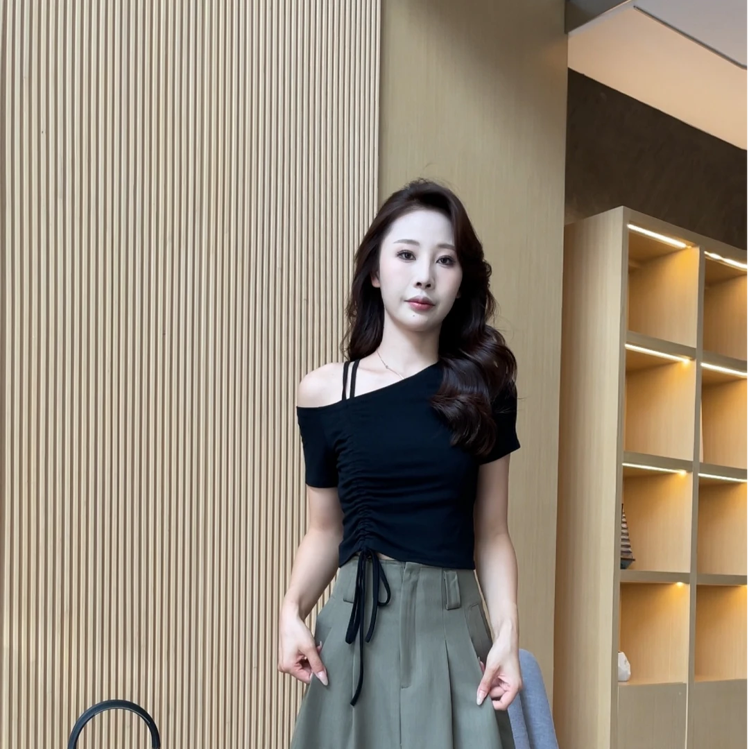 【梦婷家】酷辣风穿搭上衣户外逛街一字肩斜肩t恤夏季露肩-25907