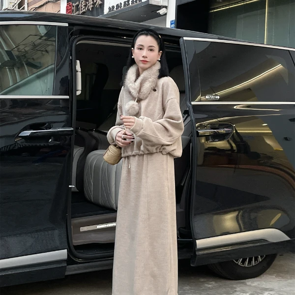 【Si&华严选】加绒韩版卫衣+中长款松紧腰半身裙毛毛领围巾套装2369