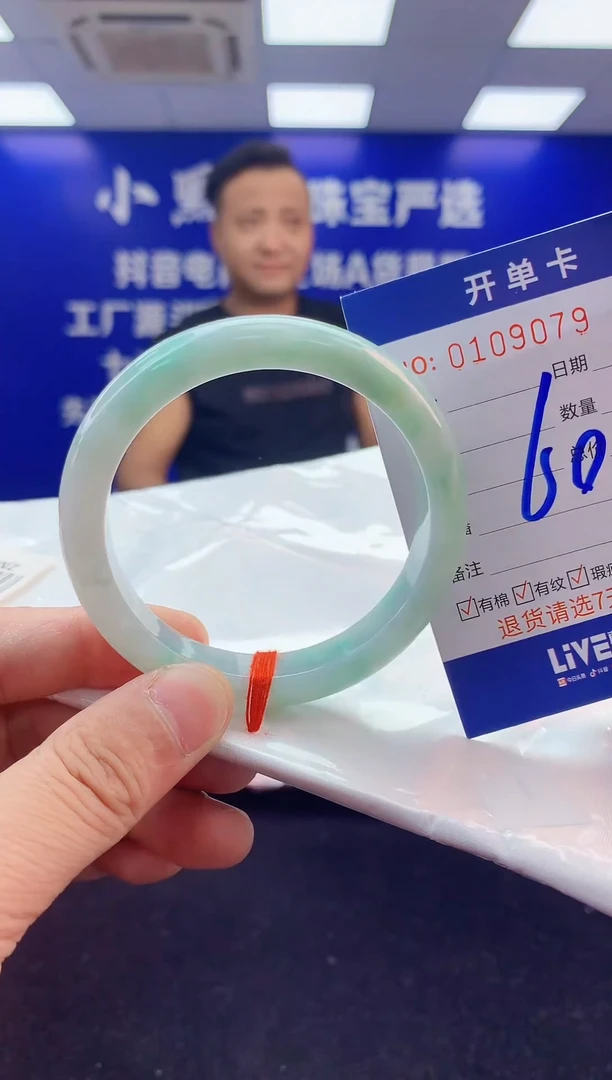 翡翠手镯未镶嵌3天然A货缅甸翡翠默认有瑕