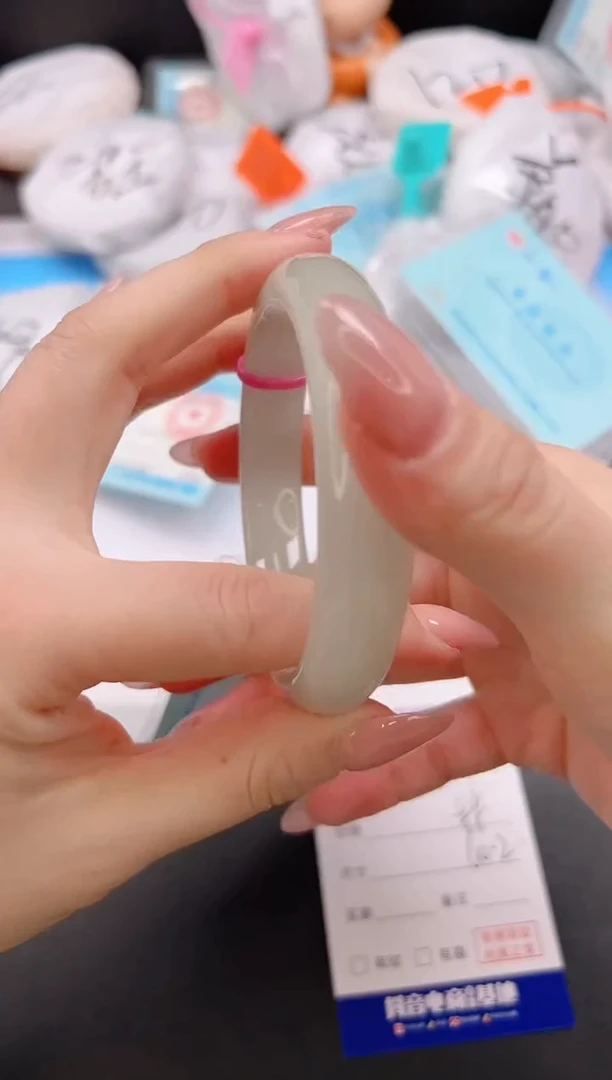 未镶嵌手镯石英质玉H81+61