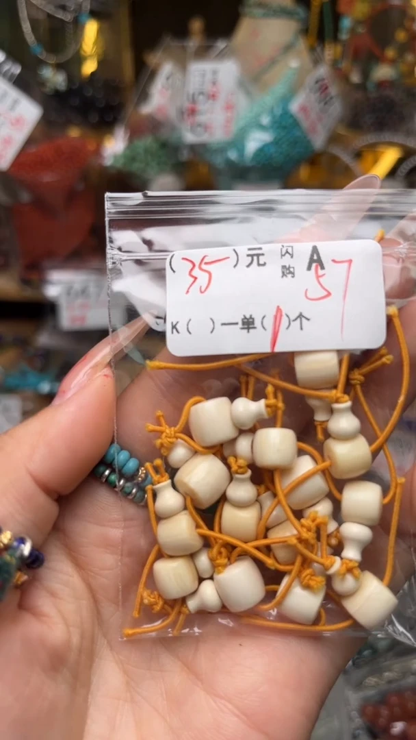 未镶嵌琥珀珠宝奇石A57