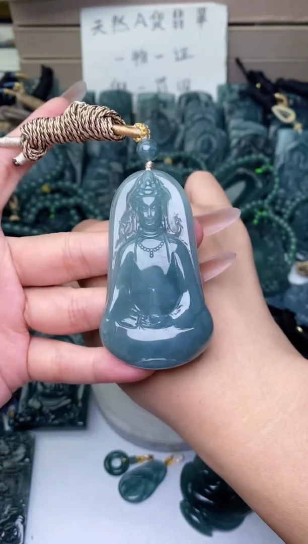 颈饰未镶嵌翡翠