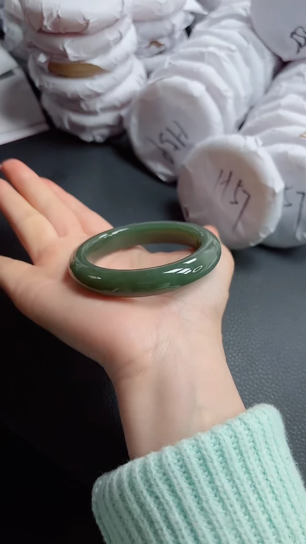 【闪购商品】和田玉手镯未镶嵌38