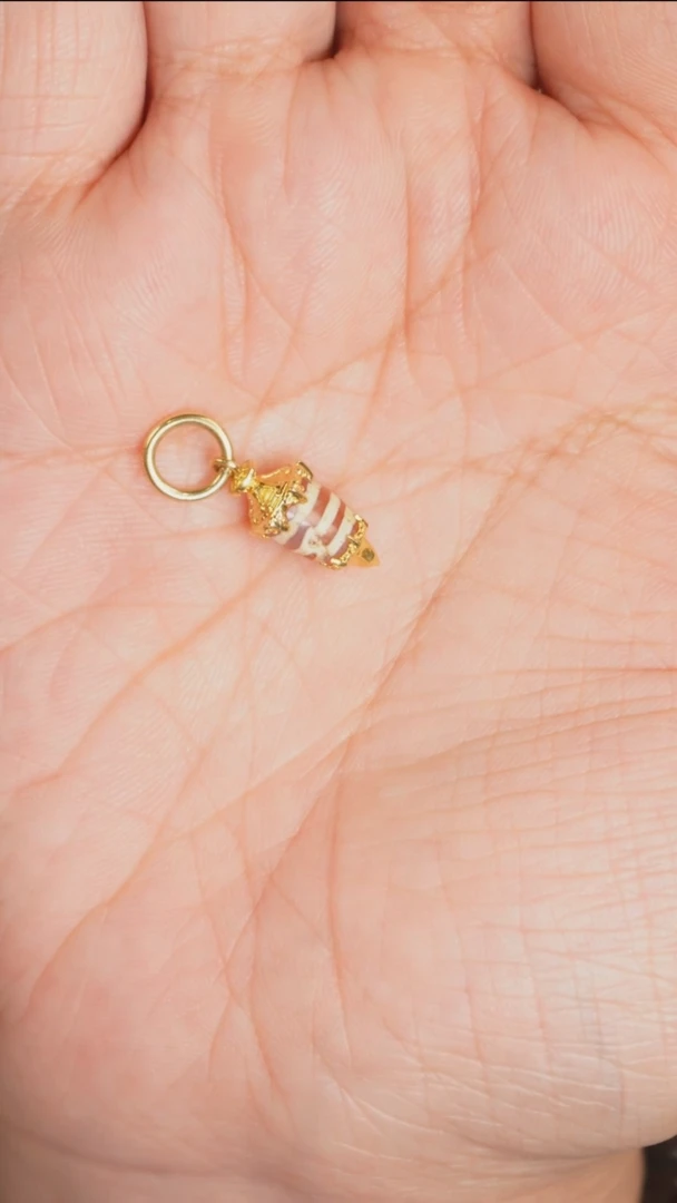 18K金镶嵌配珠玛瑙/玉髓红玉髓三线侧挂