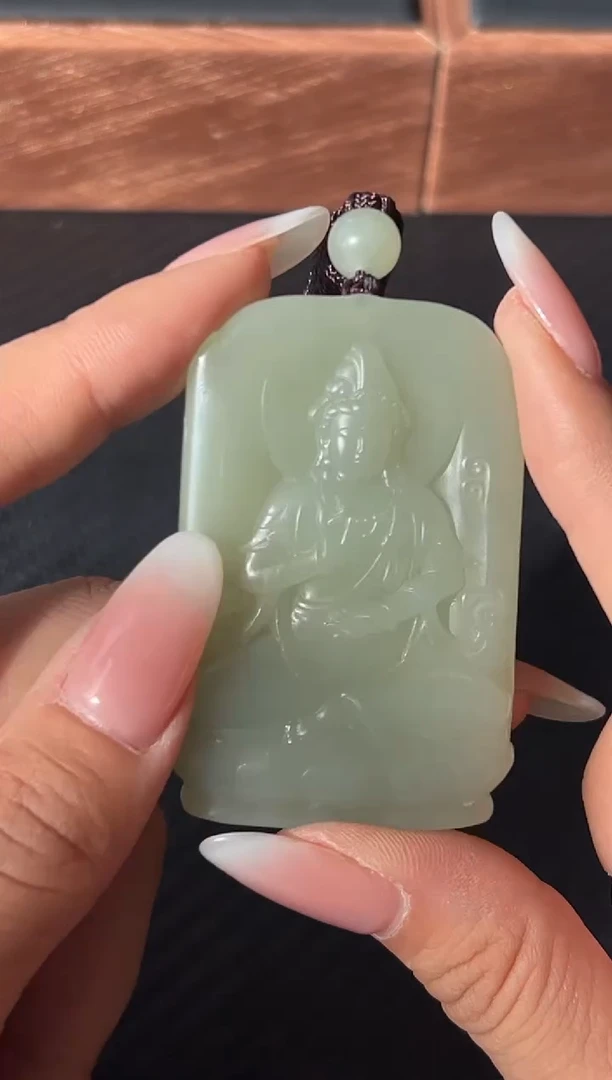 吊坠(赠链)未镶嵌和田玉且末微色差近矿