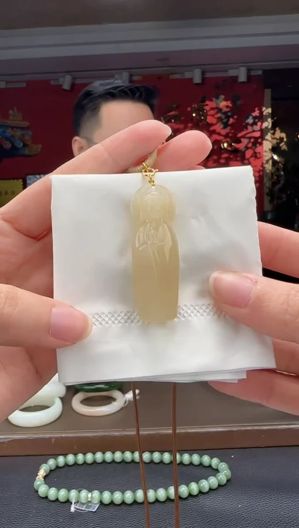 颈饰未镶嵌和田玉藕粉素衣观音