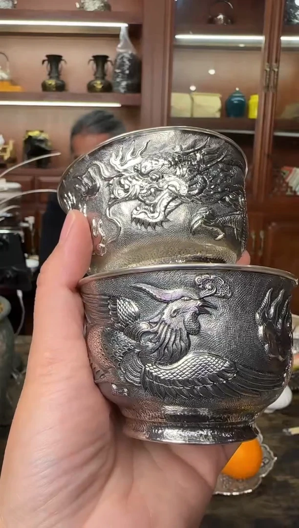 卷***比足银精工手工凤凰錾刻双层主人杯加龙纹杯子一对