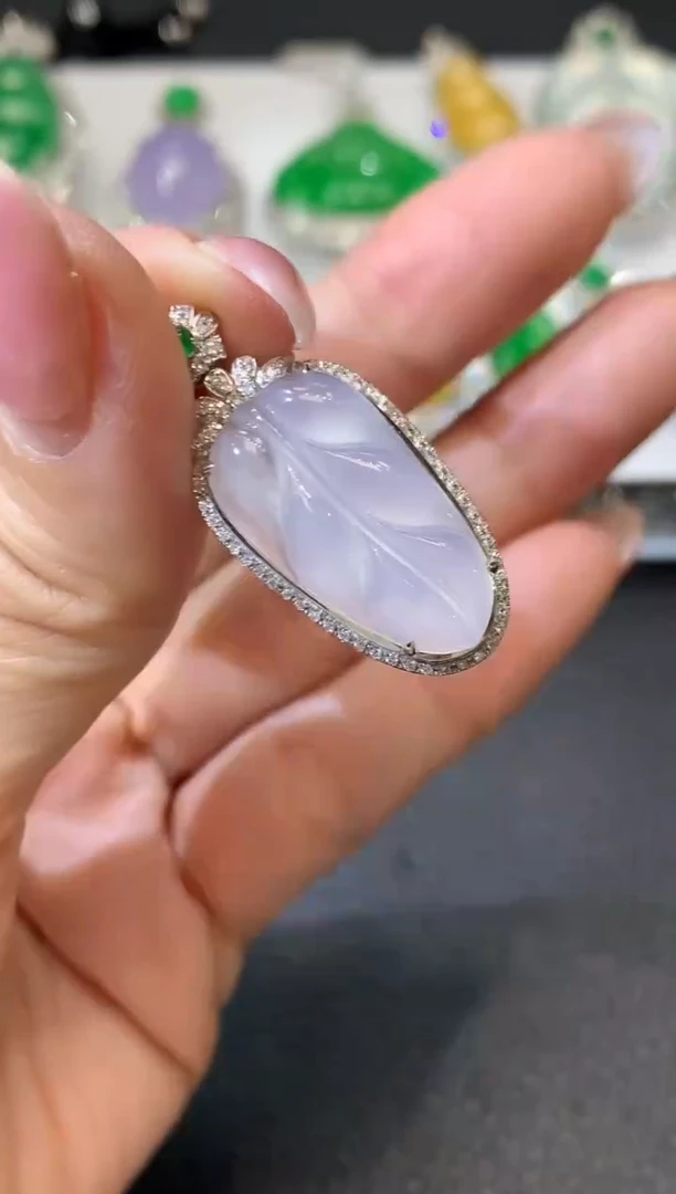 【闪购商品】翡翠吊坠(不含链)18K金镶嵌C15