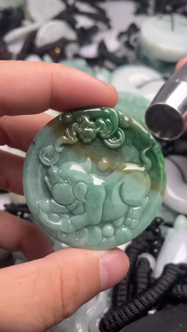 翡翠未镶嵌吊坠(不含链)1
