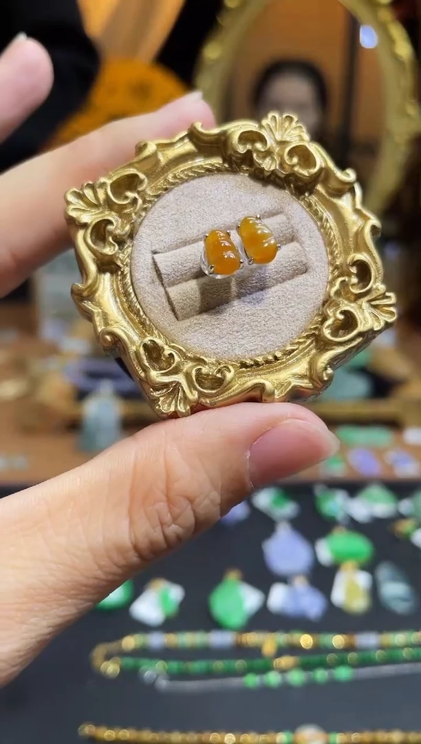 颈饰未镶嵌翡翠耳钉