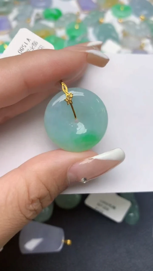 翡翠18K金镶嵌颈饰天然缅甸A货翡翠