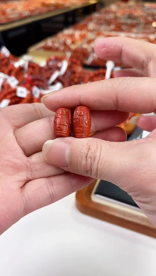 【闪购商品】南红玛瑙九眼未镶嵌（多样式发其一）