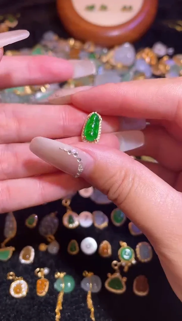 颈饰银S925镶嵌翡翠天然a货