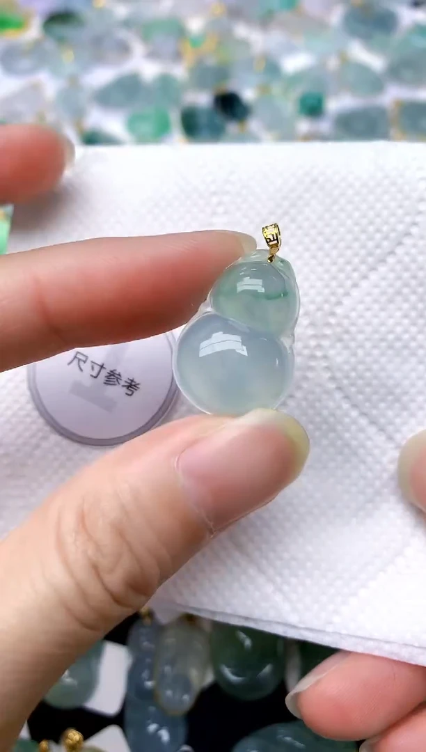 颈饰18K金镶嵌翡翠天然A货翡翠