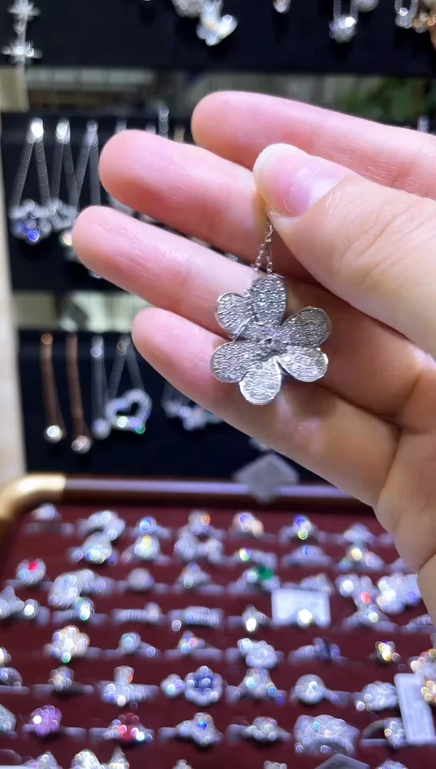 铂Pt950镶嵌实验室培育钻石三叶草